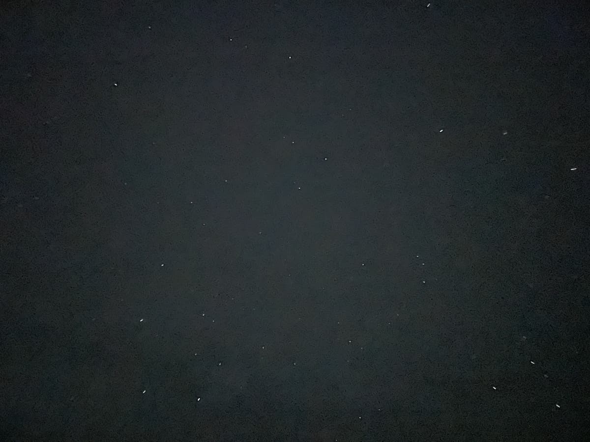 レイクロッジヤマナカで見られる秋の空は星が無数に広がっている